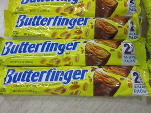lot 301 image: (B-2) 12 2pc Butterfinger Candy Bar...