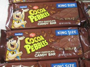lot 302 image: (B-3) 13 King Size Cocoa Pebbles Mi...