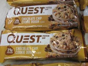 lot 303 image: (B-2) 25 Quest Chocolate Chip Cooki...