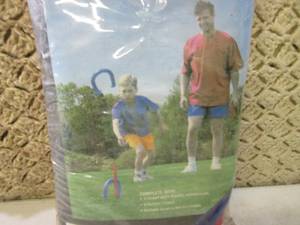 lot 336 image: (E-2) Plastic Horseshoe Set...