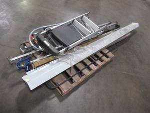 lot 116 image: WHOLESALE MIXED PALLET OF MISCELLANEOUS STEP LADDERS, TRUCK LOAD BRACERS AND BUILDING MATERIALS