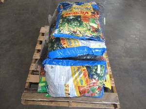 lot 208 image: WHOLESALE MIXED PALLET OF MISCELLANEOUS POTTING SOIL AND MULCH