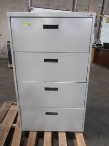 lot 234 image: Sandusky 400 Series 50.5 in. H x 30 in. W x 18 in. D Dove Grey 4-Drawer Lateral File Cabinet, E204L-05 - Missing Key.