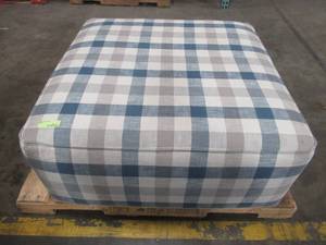 lot 250 image: Benshcraft Meggett Oversized Accent Ottoman, 1950408 - Missing Legs.