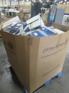 lot 254 image: WHOLESALE MIXED PALLET OF MISCELLANEOUS LIGHTING, CEILING FANS, FIXTURES AND MORE