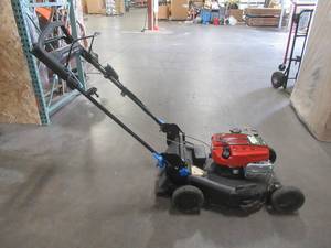 lot 8 image: Toro 21 in. Super Recycler Personal Pace SmartStow 190cc Briggs Engine with Electric Start with FLEX Handle, 21387 - Runs Rough - Missing Bag, Electric start disconnected.