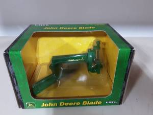 Ertl Dyersville IA. 2001 John Deere Blade New In Box