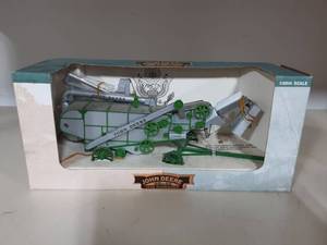 Spec Cast Dyersville IA. Deere & Co. 1938 Thresher New In Box