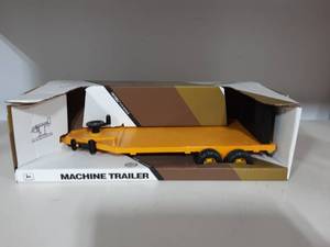 Ertl John Deere Machine Trailer 116 Scale New  In Box