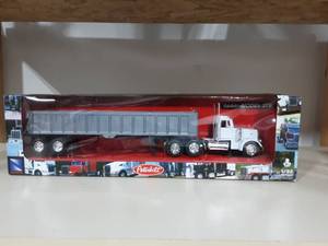 Peterbilt Model 739 132 Scale Die Cast Semi Tractor Trailer  New In Box
