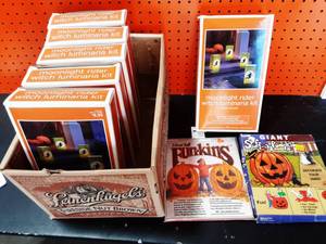 lot 13 image: 6-Luminaria Kits, 2-Giant Pumpkin Leaf Bags