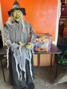 lot 14 image: 5 Ft. Witch