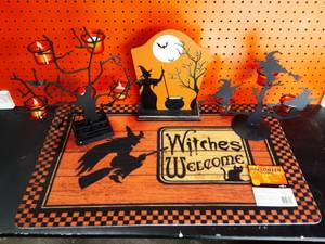 lot 22 image: New Witches Welcome Mat With Candelabras & Decor