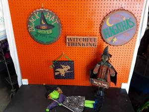 lot 26 image: Tin Signs, Wood Witch, & Wall Decor
