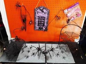 lot 28 image: Spider Dessert Table Decor