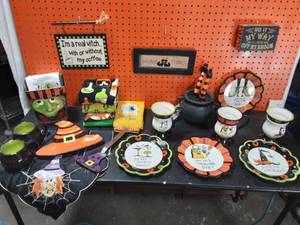 lot 29 image: Witches Dishes, Decor, Kitchen Towels, Table Runner