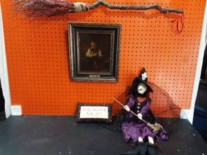 lot 40 image: Vintage Turner Wall Accessory, Girl With Broom By Rembrandt
