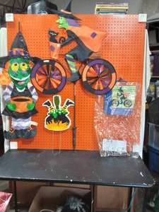 lot 43 image: Wind Garden-Witch On A Bike Spinner, Witch Flag, Other Yard Stake