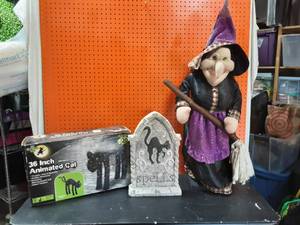 lot 44 image: 36 Lighted Cat, 36 Witch, 18 Tombstone
