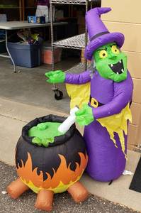 lot 3 image: 4 Ft. Inflatable Lighted Witch