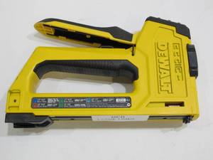 lot 936 image: DeWalt 7 14 in Heavy Duty Staple Gun - Model DWHTTR130LH