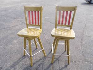 lot 106 image: Pair of Stools