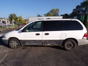 lot 3 image: 2000 Ford Windstar Van LX