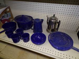 lot 127 image: Camping Kitchen Set