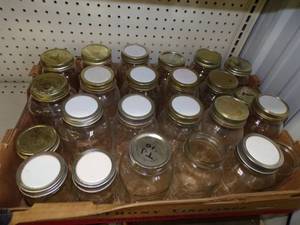 lot 14 image: 24 Canning Jars