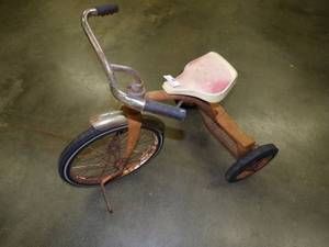 lot 17 image: Vintage Garden Trike for Dcor or Restore