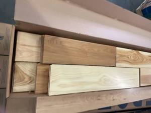 lot 129 image: 375 SF of Premium Solid 5 Somerset Hardwood - Hickory Natural