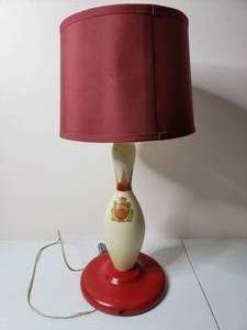 lot 96 image: Vintage King Brunswick Bowling Pin Lamp