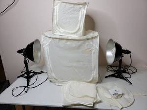 lot 121 image: EZCube Table Top Photo Tents and Table Top Photo Light Set