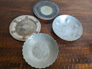 lot 146 image: 4 Piece Silver and Pewter Bowls and Platters-9 Hand Forged Everlast Metal Bowl 9 Buenilum Hand Wrought Metal Bowl 9.25 Reeda Barton Platter 9.5 Silver Platter