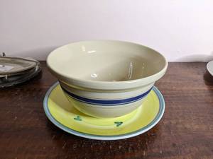 lot 149 image: Large Vintage 13.5 x 7 Roseville Stoneware Bowl and 15.5 Caleca Italy Platter