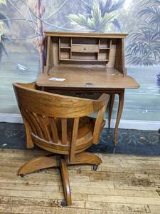 lot 130 image: Beautiful Vintage Secretary Desk and Chair