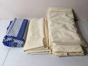 lot 168 image: Vintage Kitchen and Dining Linens