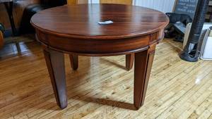 lot 169 image: Beautiful Vintage Round Dining Table- 45 x 45 x 34.25