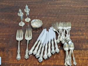 lot 18 image: Gorgeous 30 Piece Vintage Silver-Plated Flatware Collection