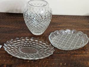 lot 21 image: Beautiful 3 Piece Vintage Cut Crystal Collection-Vase, 2 Platter