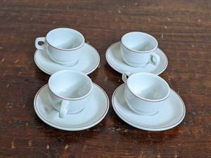 lot 23 image: Rare Vintage 8 Piece Porcelanas Portugal Tea Set-4 Saucers 3 4 Tea Cups 2