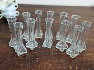lot 43 image: 12 Vintage Crystal 6 Bud Vases