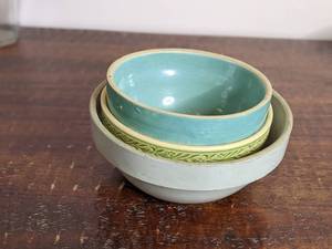 lot 46 image: 3 Rare Vintage 7- 8.75 Ceramic Bowls