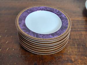 lot 71 image: 8 Block Vintage Amethyst Raymond Waites 8.75 Bowls