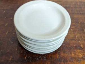lot 73 image: 12 Vintage White China Plates- 6 Homer Laughlin 6.5 1 Buffalo 6.25 1 6.5 3 World Porcelana 12