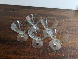 lot 174 image: 5 4 Martini Glasses