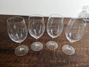 lot 175 image: 4 8 Large Wine Glasses