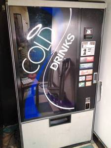 lot 1 image: Large 7-Option Cold Drinks Vending Machine