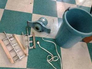lot 26 image: Collectible Vintage Ice Cream Maker 