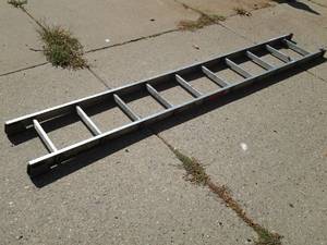 lot 36 image: Aluminum Straight Ladder Lot 22